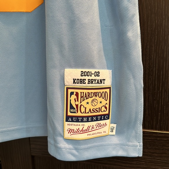 Los Angeles Lakers Kobe Bryant Mitchell & Ness Light Blue Authentic Jersey - Picture 3 of 7